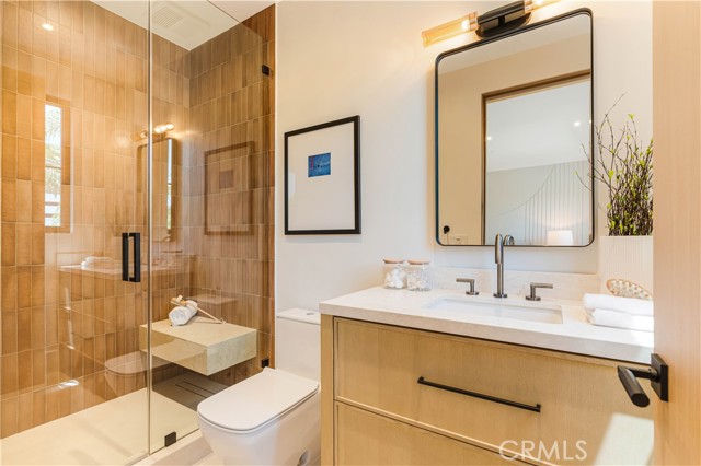 Detail Gallery Image 19 of 37 For 16711 Moorpark St, Encino,  CA 91436 - 6 Beds | 6/1 Baths