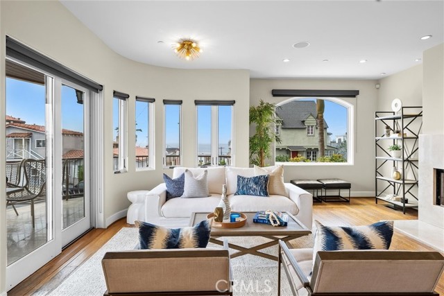 301 Homer St, Manhattan Beach, California 90266, 3 Bedrooms Bedrooms, ,3 BathroomsBathrooms,Residential,Sold,Homer St,SB22090283