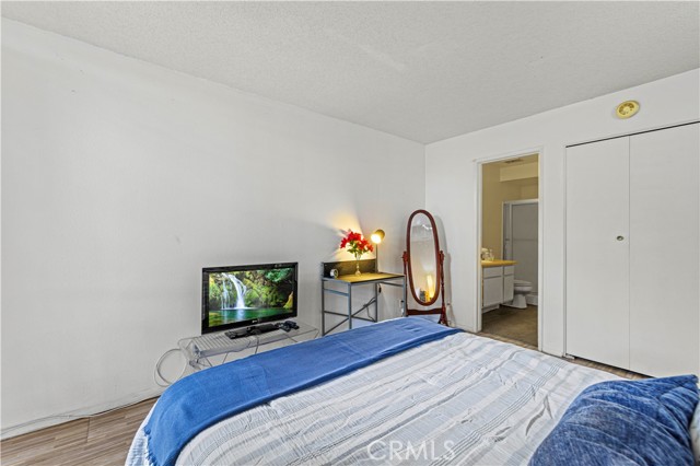 525 S Ardmore Ave, Los Angeles CA: https://media.crmls.org/medias/5408639c-defe-4f46-aed7-e6418b378c99.jpg