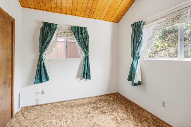 Detail Gallery Image 14 of 19 For 33355 Carlock Dr, Running Springs,  CA 92382 - 2 Beds | 1/1 Baths