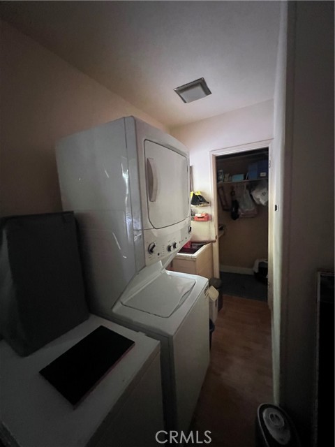 3042 N Beachwood Drive, Los Angeles CA: https://media.crmls.org/medias/540b4a80-aea8-44fa-abf1-6d5d405a2a5c.jpg