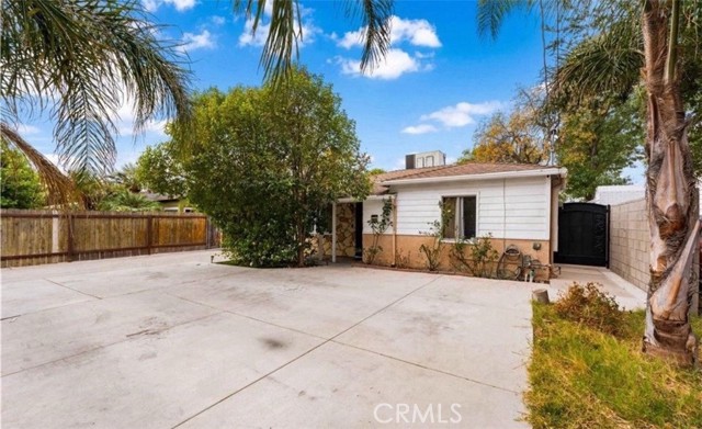 7327 N Loma Verde Avenue, Canoga Park CA: https://media.crmls.org/medias/540bf9f2-f739-4dc0-9241-289ed93fc7d8.jpg