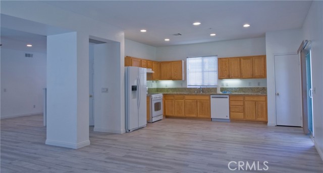6163 S Hills Way, Fontana CA: https://media.crmls.org/medias/540d9c98-a145-46c3-8288-c8852348a5bd.jpg