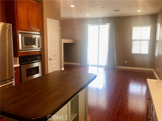 16748 Broadmoor Way, Fontana CA: https://media.crmls.org/medias/540e983e-3ce8-42fe-99b1-c1d9f7d835ca.jpg