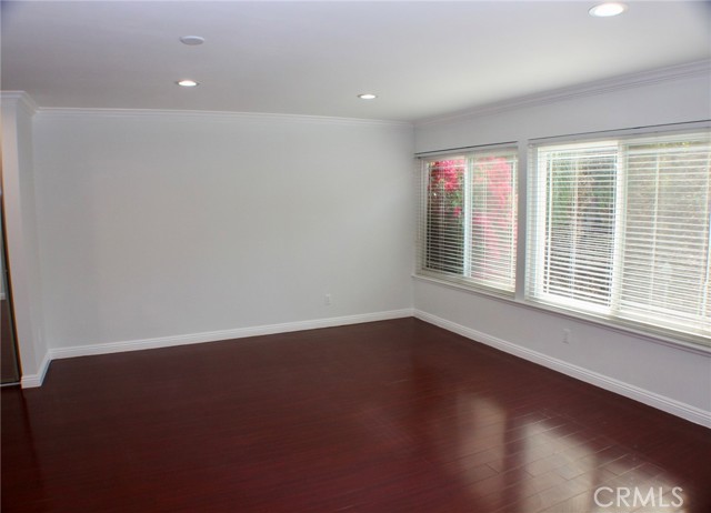 21740 Ulmus Drive, Woodland Hills CA: https://media.crmls.org/medias/540f4163-a878-47e2-a07f-9eebb2d9e26e.jpg