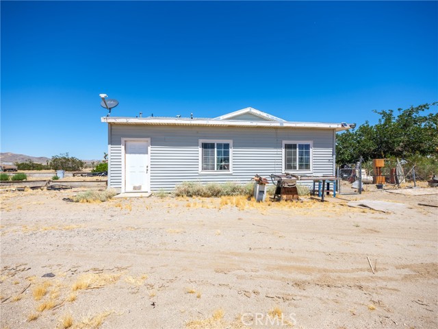 7698 Auburn Road, Adelanto, California 92301, 2 Bedrooms Bedrooms, ,1 BathroomBathrooms,Single Family Residence,For Sale,Auburn,HD23166012