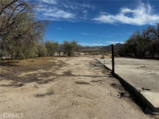 87780 Amboy Road, Amboy CA: https://media.crmls.org/medias/54101fa3-fac2-48b9-a266-28d5b9ba1c4c.jpg
