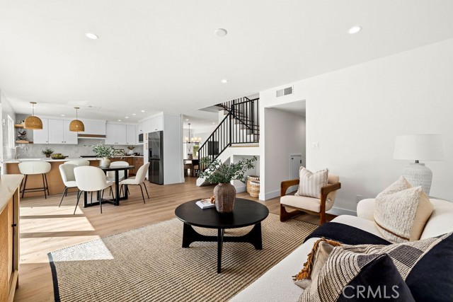 Detail Gallery Image 16 of 43 For 937 Carnation, Costa Mesa,  CA 92626 - 5 Beds | 3 Baths