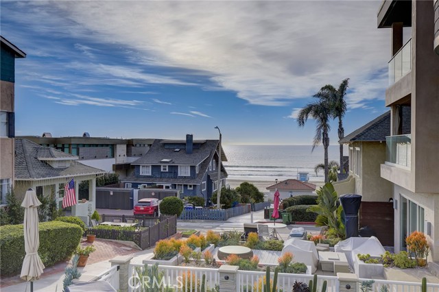 129 8th Street, Manhattan Beach, California 90266, 5 Bedrooms Bedrooms, ,3 BathroomsBathrooms,Residential,Sold,8th Street,SB23211315