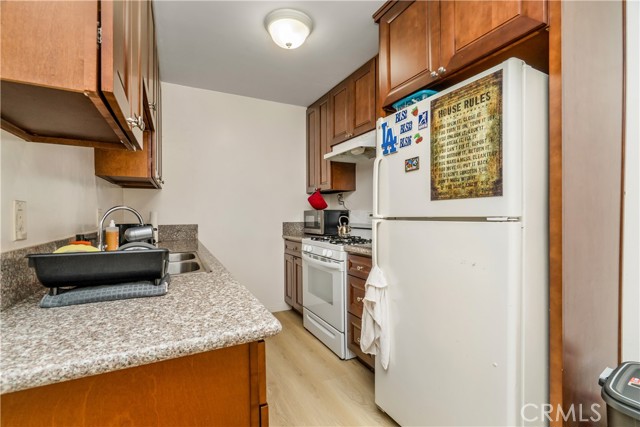 523 E Hazel Street, Inglewood CA: https://media.crmls.org/medias/541113c9-2c30-4393-9309-041b38f13406.jpg