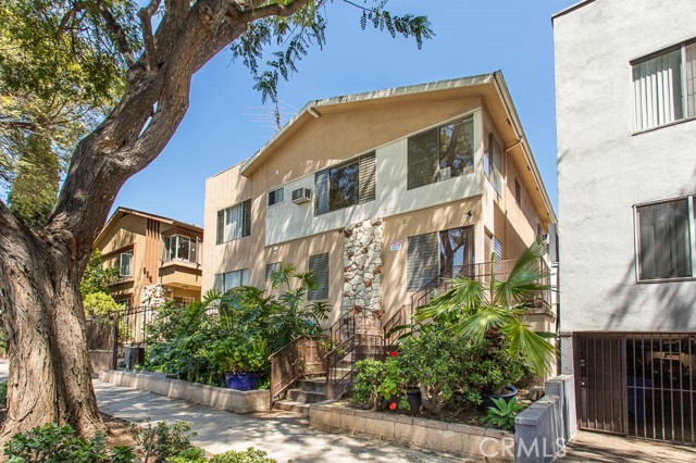 Detail Gallery Image 3 of 19 For 930 N Stanley Ave #4,  West Hollywood,  CA 90046 - 3 Beds | 2 Baths