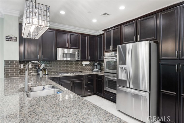 28537 Vista Del Rio Drive, Valencia CA: https://media.crmls.org/medias/5412b9f7-5477-476a-9496-9b04bb8ef711.jpg