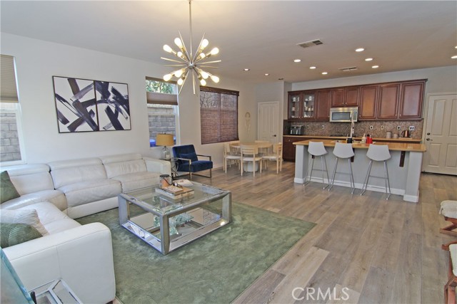 Detail Gallery Image 15 of 41 For 17634 Wren Dr, Canyon Country,  CA 91387 - 5 Beds | 4 Baths