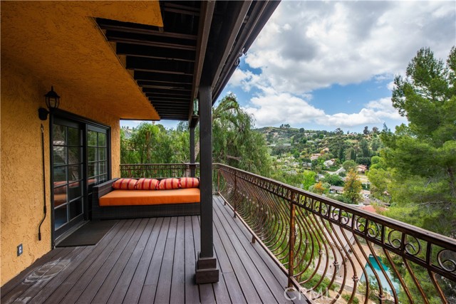 4389 San Blas Avenue, Woodland Hills CA: https://media.crmls.org/medias/54139fa6-16fd-4661-8b20-2e94fea0a223.jpg