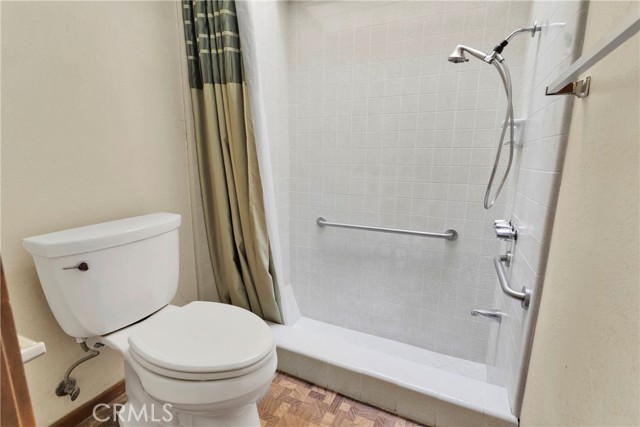 Bathroom 2: Primary