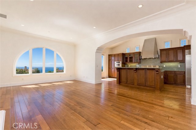 30 Surfspray Bluff, Newport Coast CA: https://media.crmls.org/medias/541469f1-6ac9-4069-9546-8790beecaef6.jpg