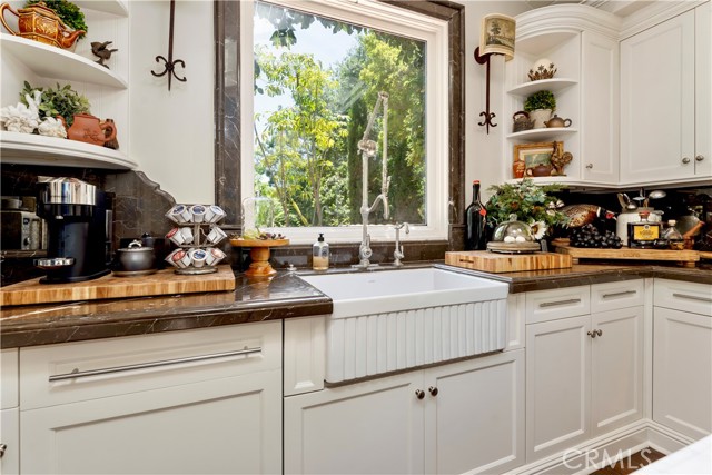 302 W Carter Avenue, Sierra Madre CA: https://media.crmls.org/medias/5414a86d-7104-41af-b403-46a7f9c0b1c1.jpg