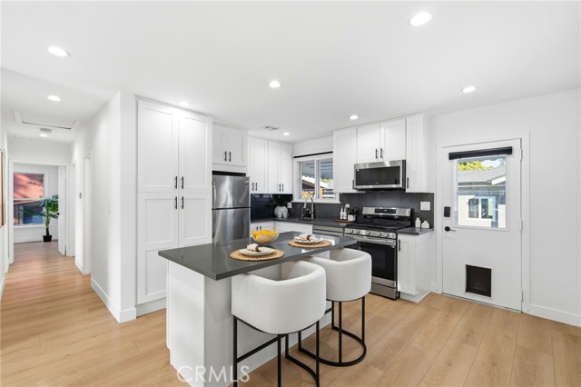 Detail Gallery Image 18 of 74 For 2140 N Rose St, Burbank,  CA 91505 - 5 Beds | 3/1 Baths