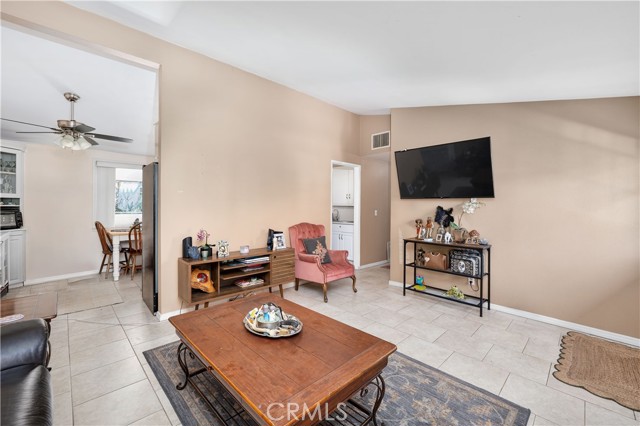 Detail Gallery Image 7 of 23 For 19026 Stillmore, Canyon Country,  CA 91351 - 3 Beds | 1 Baths