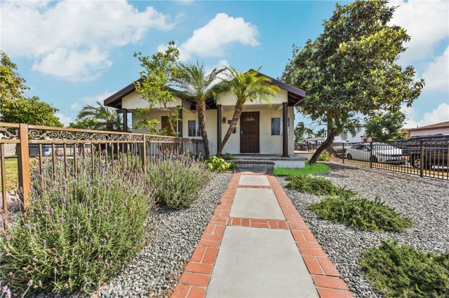 5304 Carmelita Avenue, Maywood CA: https://media.crmls.org/medias/541839ff-9b57-4b53-9398-70553daccb42.jpg