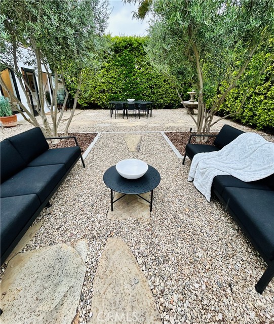 5437 Ventura Canyon Avenue, Sherman Oaks CA: https://media.crmls.org/medias/5418ec94-291f-4da1-b2ea-43f76976d275.jpg