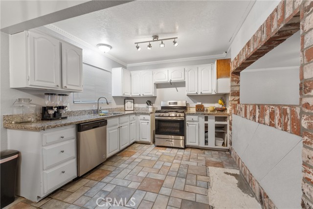 10004 E Avenue S10, Littlerock CA: https://media.crmls.org/medias/5418f517-188e-483d-86ab-0eb27c7d2de9.jpg