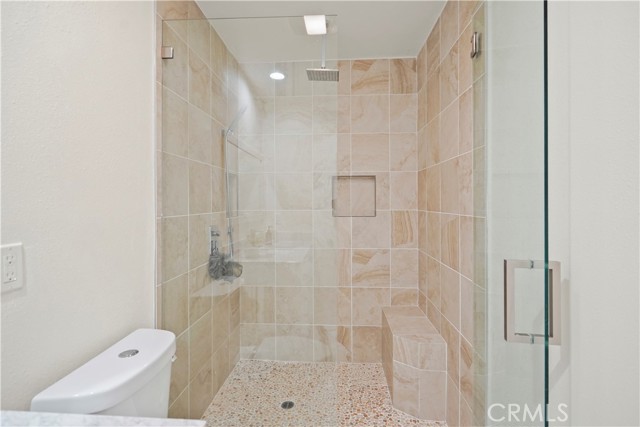 6475 Randi Avenue, Woodland Hills CA: https://media.crmls.org/medias/541a9ae2-dd03-48f4-ac04-77a8320b2243.jpg