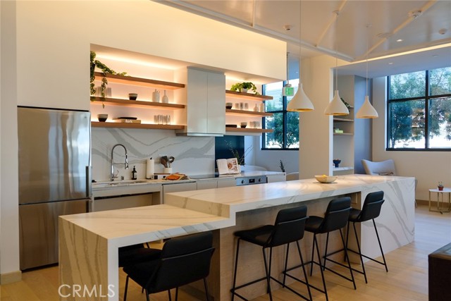 400 S Broadway, Los Angeles CA: https://media.crmls.org/medias/541abc6e-d67b-40e1-9de0-01b6df0e4a8b.jpg