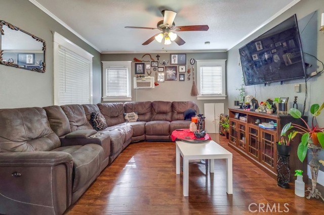 Detail Gallery Image 3 of 36 For 1243 W 70th St, Los Angeles,  CA 90044 - 3 Beds | 2 Baths