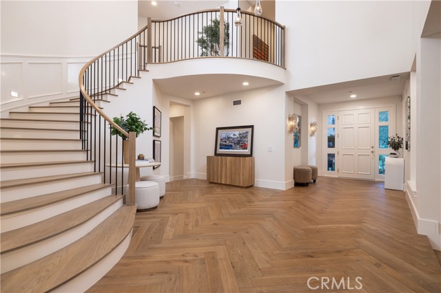 Detail Gallery Image 39 of 72 For 8 Gleneagles Dr, Newport Beach,  CA 92660 - 5 Beds | 5/1 Baths