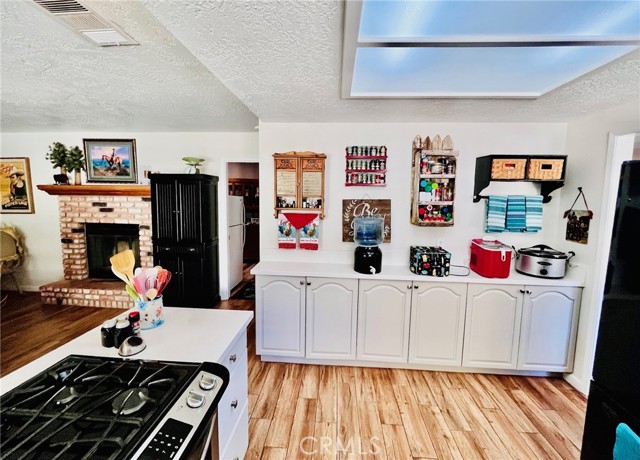 24212 Kansa Road, Apple Valley CA: https://media.crmls.org/medias/541cebee-6835-400f-8ad8-2331b4730a03.jpg