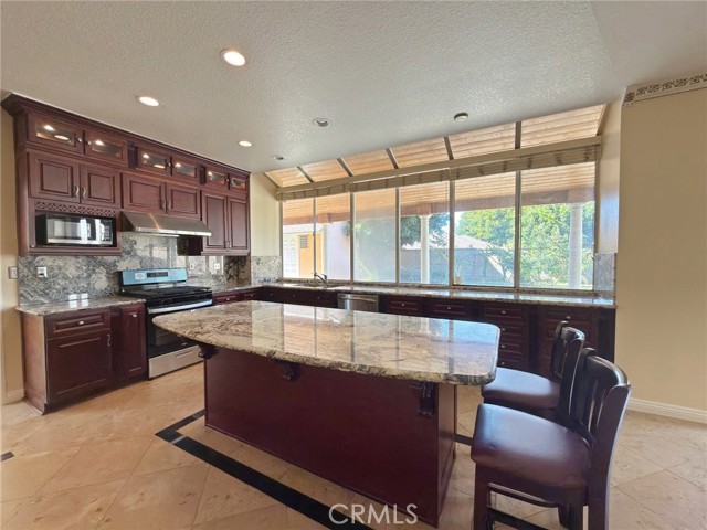 Detail Gallery Image 7 of 74 For 11037 Biella, Whittier,  CA 90604 - 5 Beds | 3/1 Baths