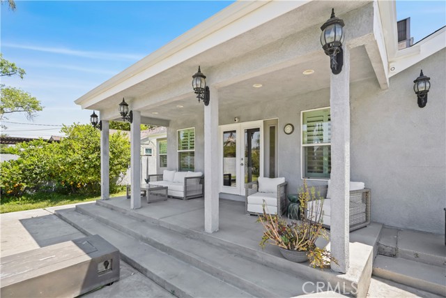 6475 Randi Avenue, Woodland Hills CA: https://media.crmls.org/medias/541db9dc-5e77-4a87-abaf-a7f4c3177001.jpg