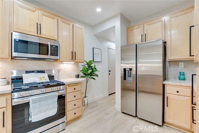 Detail Gallery Image 20 of 47 For 28210 Canterbury Ct, Valencia,  CA 91354 - 2 Beds | 2/1 Baths