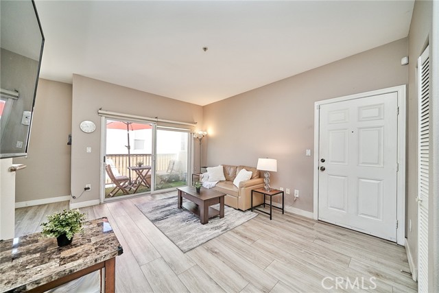 Detail Gallery Image 6 of 30 For 300 E Providencia Ave #211,  Burbank,  CA 91502 - 1 Beds | 1 Baths