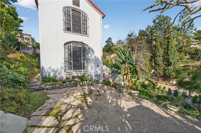 Detail Gallery Image 21 of 33 For 2329 N Edgemont, Los Angeles,  CA 90027 - 5 Beds | 3 Baths