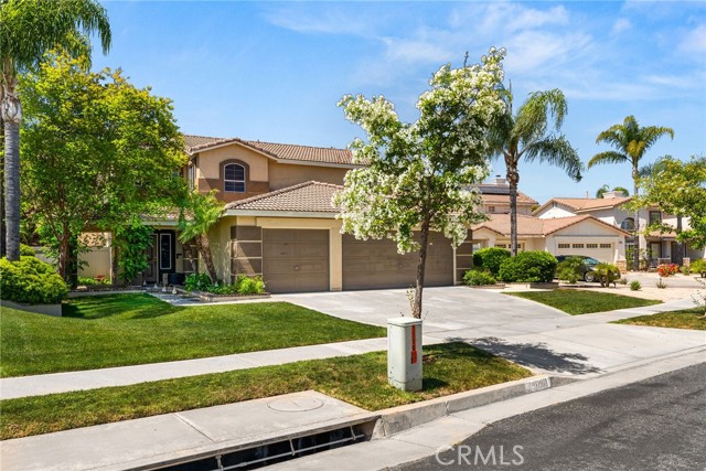 Detail Gallery Image 2 of 33 For 1098 Fernleaf Ln, Corona,  CA 92881 - 3 Beds | 2/1 Baths
