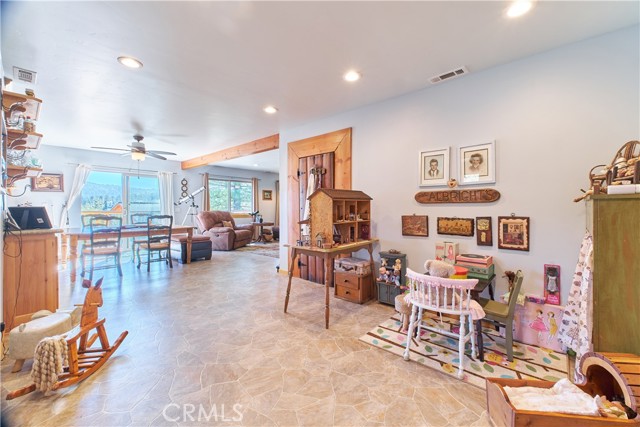 Detail Gallery Image 11 of 53 For 448 Edgemoor Rd, Big Bear Lake,  CA 92315 - 7 Beds | 4/1 Baths