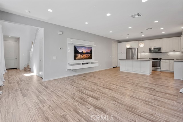 Detail Gallery Image 5 of 20 For 191 Bright Poppy, Irvine,  CA 92618 - 3 Beds | 2/1 Baths