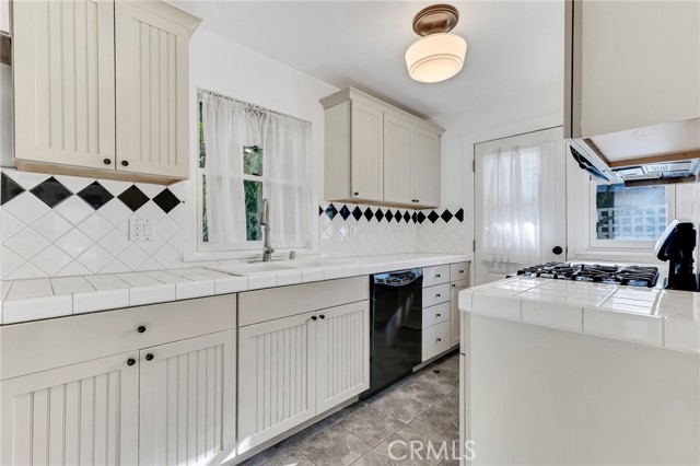 Detail Gallery Image 12 of 36 For 6117 Glen Holly St, Los Angeles,  CA 90068 - 2 Beds | 2 Baths