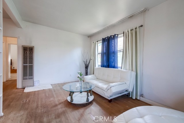 327 S 35th Street, San Diego CA: https://media.crmls.org/medias/5421f3ee-91cb-40c1-ad1c-b2dc1e1c0c70.jpg