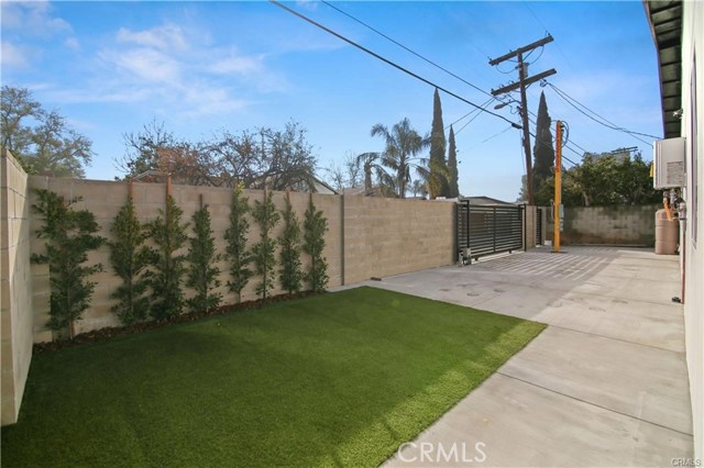 Detail Gallery Image 22 of 36 For 7842 Lasaine Ave, Northridge,  CA 91325 - 7 Beds | 5/1 Baths