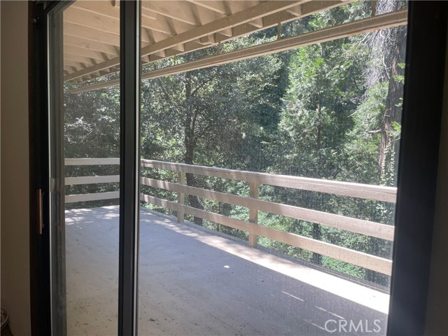 652 Knoll Drive, Crestline CA: https://media.crmls.org/medias/54226167-ae65-47a3-9f01-d5c41ab34d10.jpg