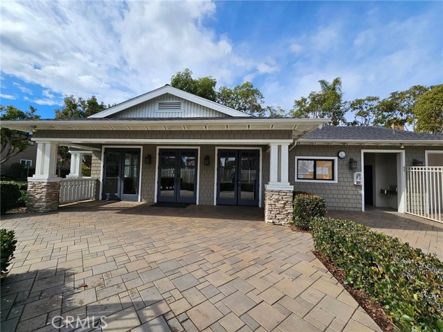 16826 Pembrook Lane, Huntington Beach CA: https://media.crmls.org/medias/5422b286-fa28-4c0c-87e7-e11b486ab5f5.jpg