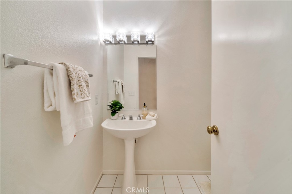https://media.crmls.org/medias/54237e40-b9dc-4cd2-a18d-cbcf32157887.jpg?preset=X-Large