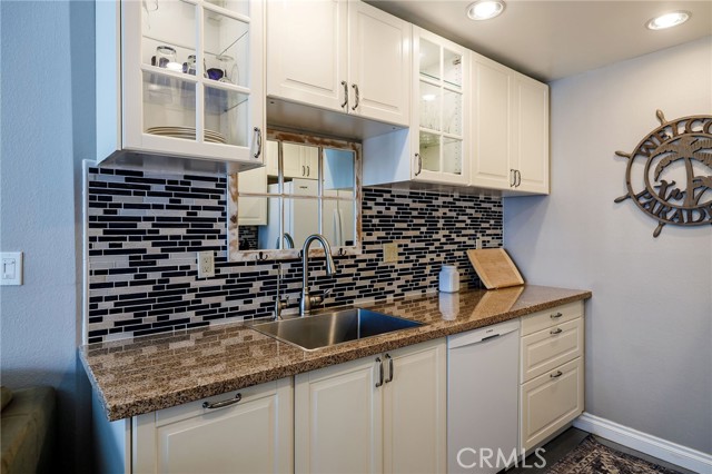 Detail Gallery Image 7 of 30 For 565 Esplanade #411,  Redondo Beach,  CA 90277 - 2 Beds | 2 Baths