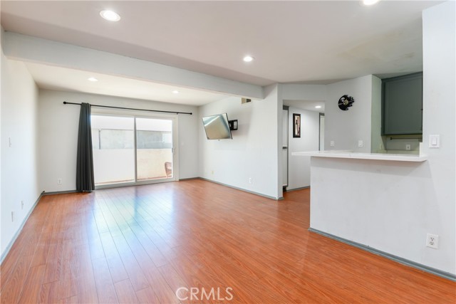 Detail Gallery Image 3 of 21 For 10636 Woodley Ave #23,  Granada Hills,  CA 91344 - 3 Beds | 2 Baths