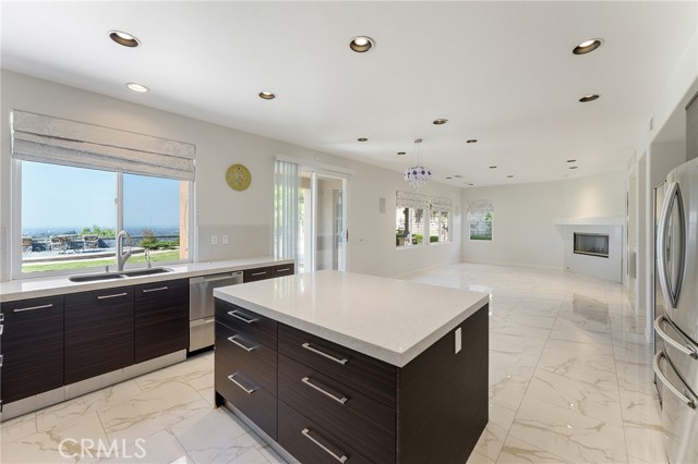2528 N San Miguel Drive, Orange CA: https://media.crmls.org/medias/5425856e-8887-493f-a725-26660755bf3b.jpg