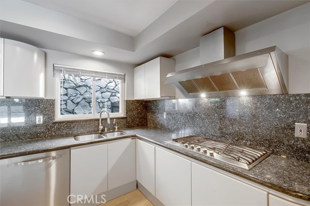 Detail Gallery Image 19 of 65 For 24216 Calvert St, Woodland Hills,  CA 91367 - 5 Beds | 3/1 Baths