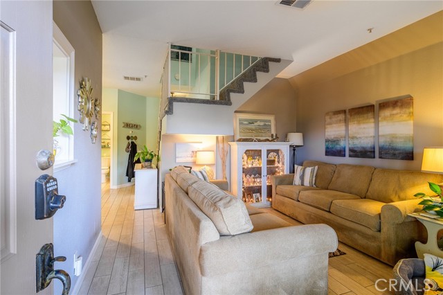 Detail Gallery Image 2 of 30 For 606 Lake St #14,  Huntington Beach,  CA 92648 - 2 Beds | 2 Baths